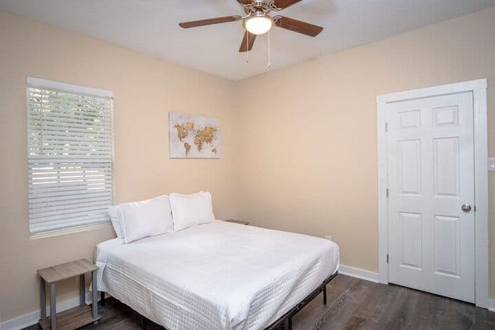 3br / 2ba Remodeled House Near Downtown photo 3