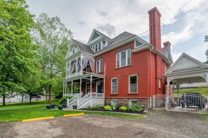 Hatch House Bed & Breakfast photo 2