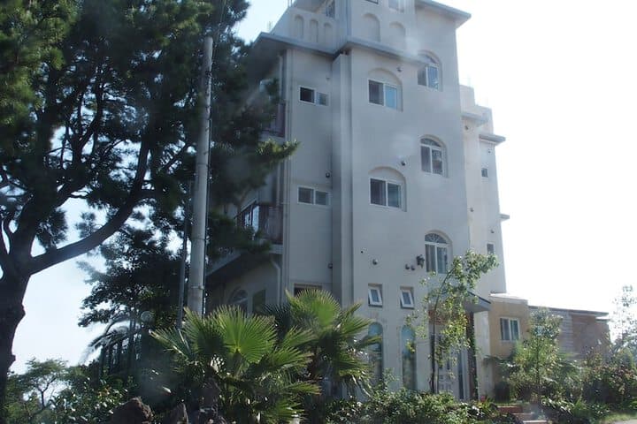 Black Rose House photo 4