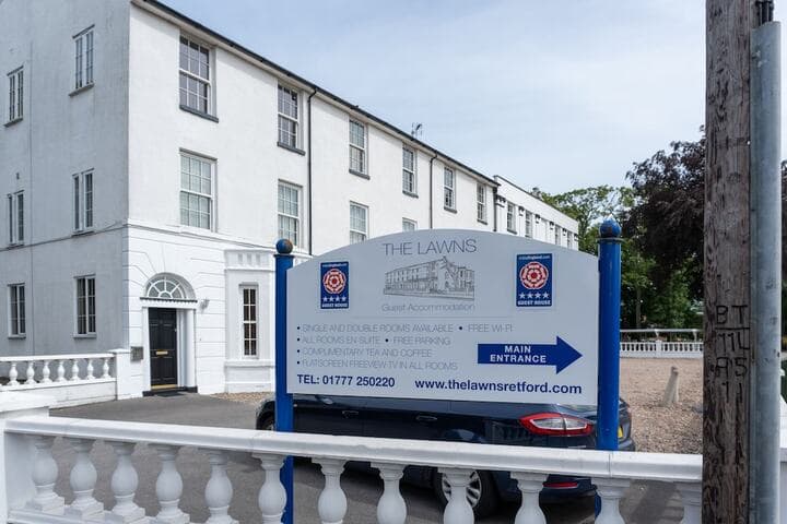 The Lawns Guest House photo 4