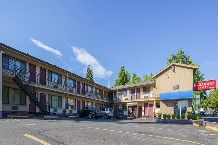 Broadway Inn by OYO Portland Downtown photo 3
