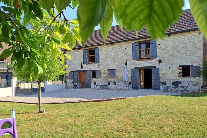 Montigny-les-Monts destination view