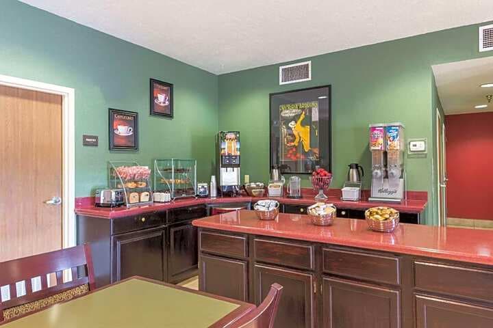 Super 8 by Wyndham Albuquerque Airport photo 3