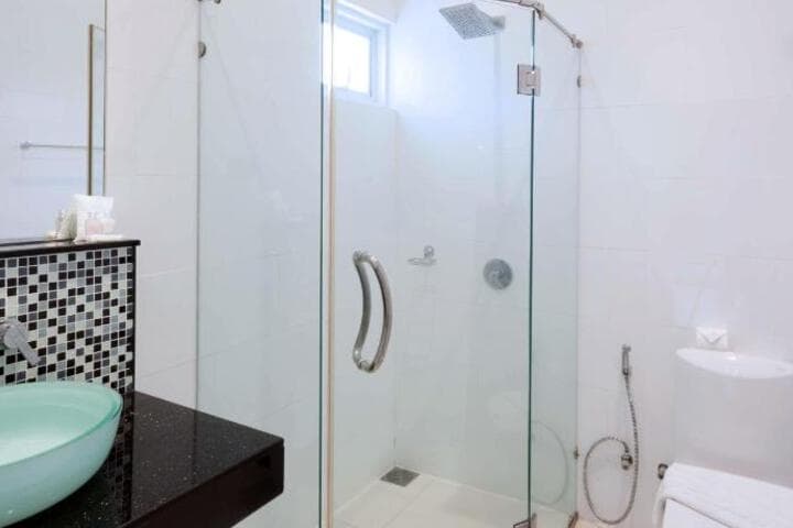 Sunset Plaza Serviced Apartments by RESAVA photo 2