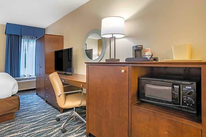 Comfort Inn & Suites Newark Wilmington photo 1