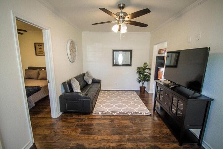 Hays St. Cozy Remodeled 2BR / 2BA house sleeps 8 photo 5