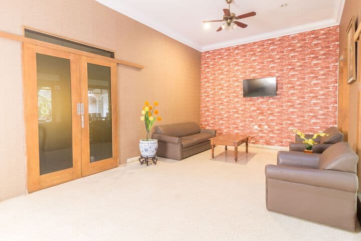 RedDoorz near Kebun Raya Bogor photo 5