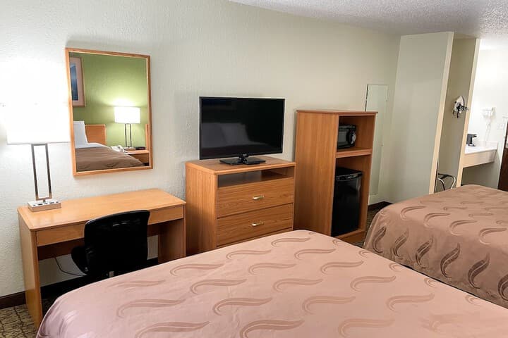 Hudson Inn & Suites photo 5