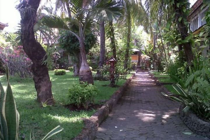 Padang Lovina Sea Side Cottage photo 2