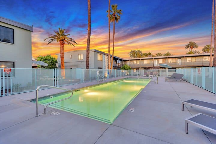 Primo Old Town Location with Heated Pool photo 3