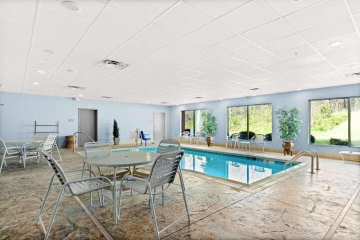 SureStay Plus Hotel by Best Western Portland Route 52 West photo 2