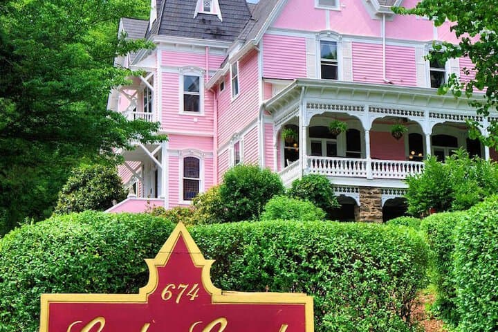 Cedar Crest Inn photo 4