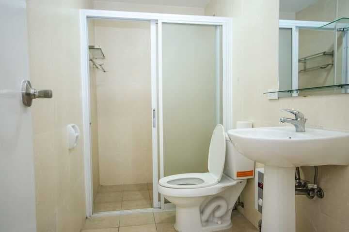 Prime BGC Location Apartments by PH Staycation photo 5