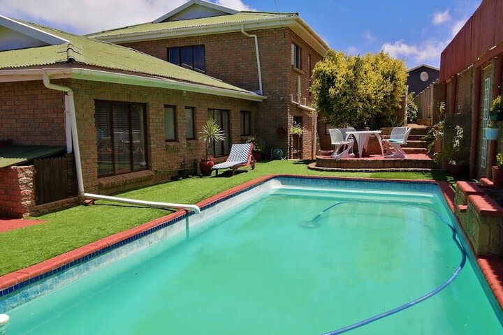 Amzee Bokmakierie Guest House photo 5