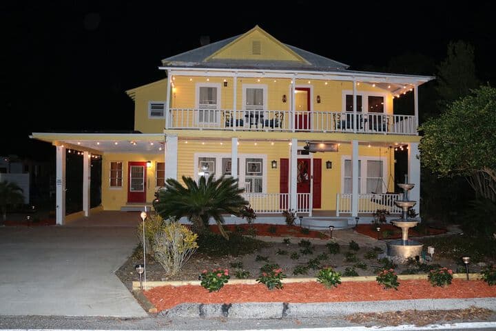 The Wayward Travelers Inn photo 4