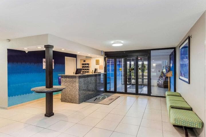 QUALITY SUITES photo 2