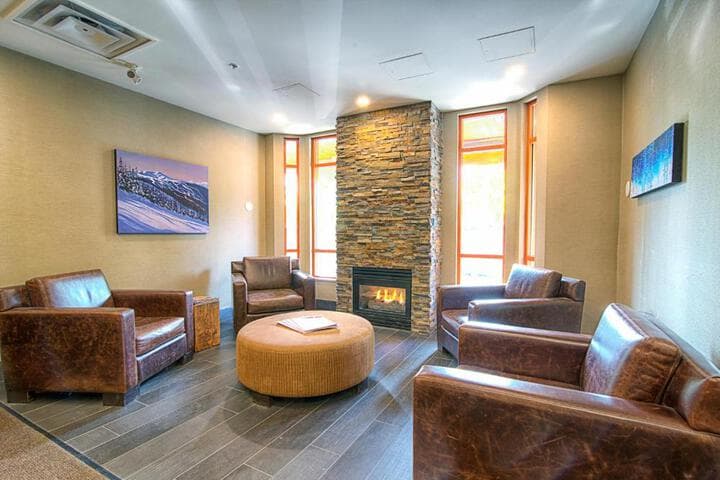 Whistler Town Plaza by Latour Hotels&Resorts photo 2