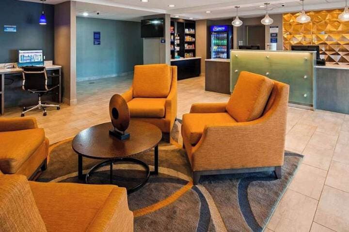 Country Inn & Suites by Radisson Bolingbrook I-55 photo 4