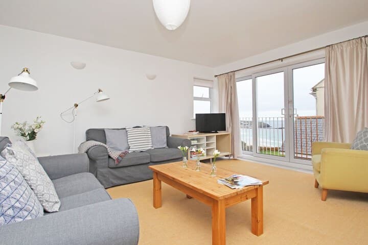 Brook House photo 5