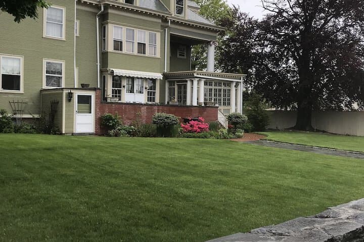 Edgewood Manor photo 2