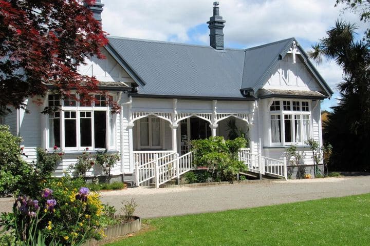 The White Elephant Accommodation Hostel photo 5