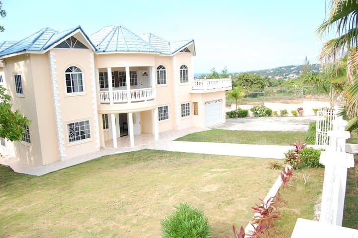 Celebrity Villa Jamaica photo 4