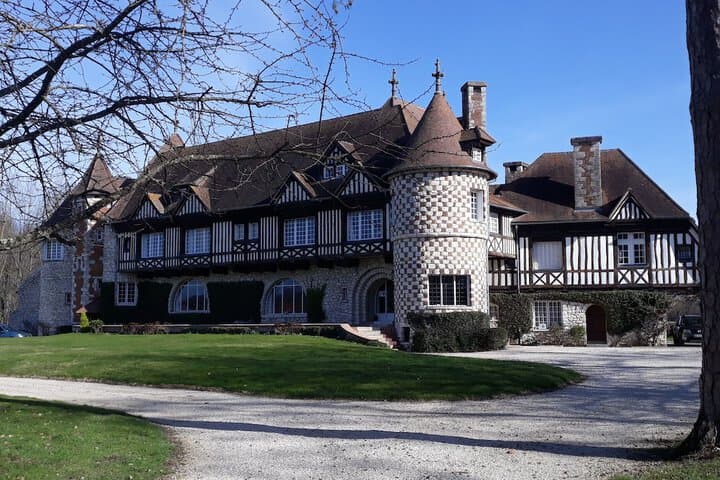 Les Chapelles-Bourbon destination view