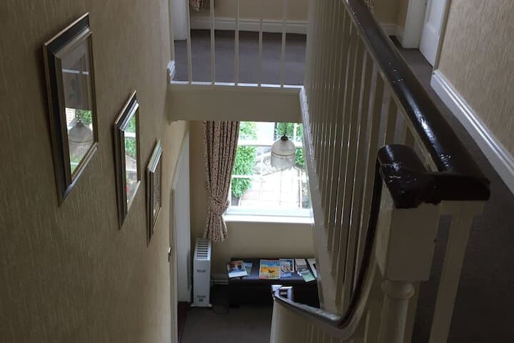 Holden House photo 3