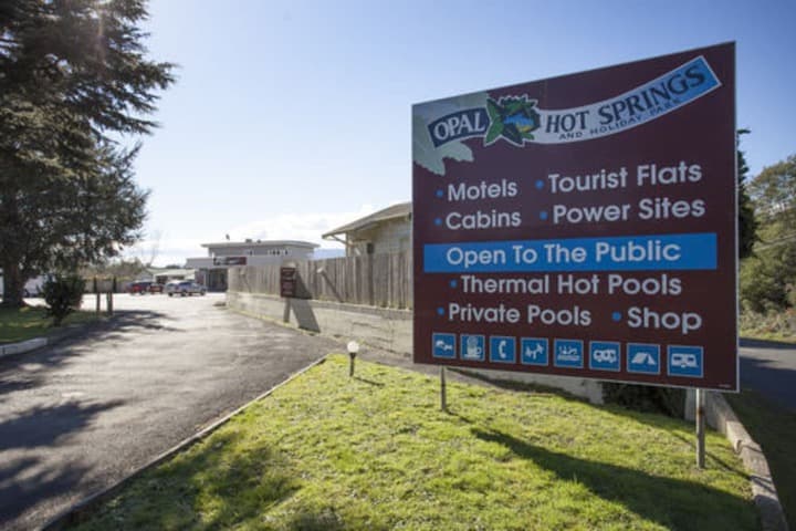 Opal Hot Springs & Holiday Park photo 2