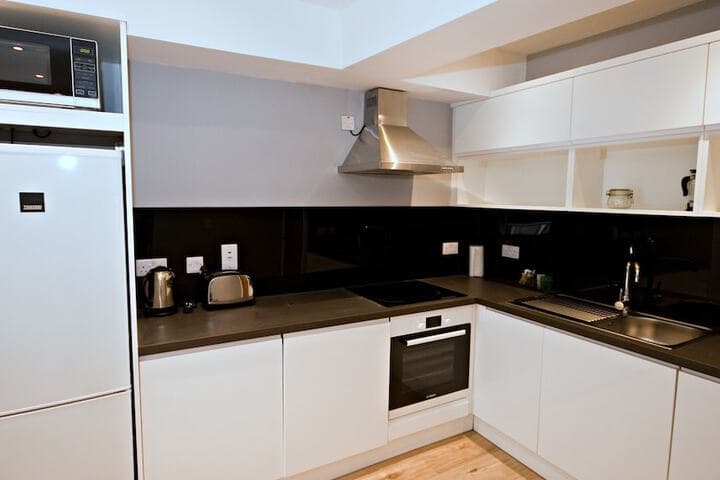 Dorset Apartments by The Key Collection photo 3