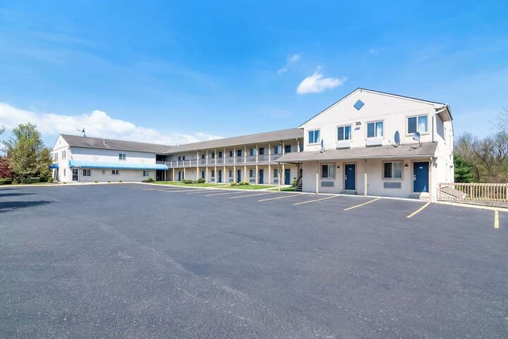 Econo Lodge Bethel Danbury photo 2