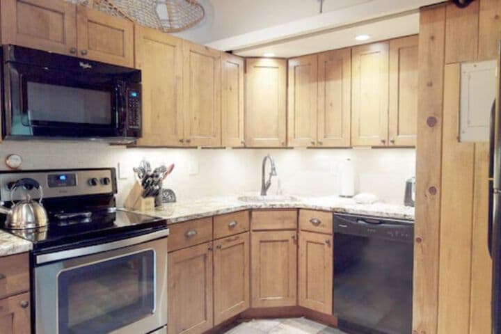 Aspenwood CoralTree Residence Collection photo 5