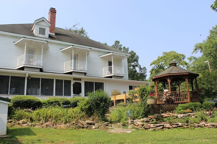 The Sautee Inn Bed & Breakfast photo 2