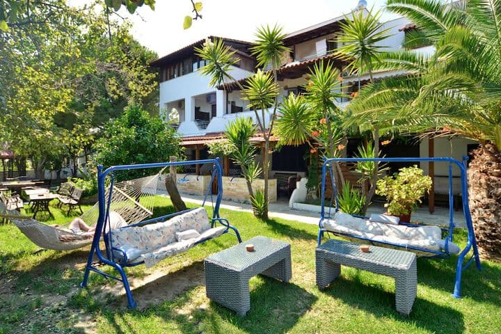 Oasis photo 1