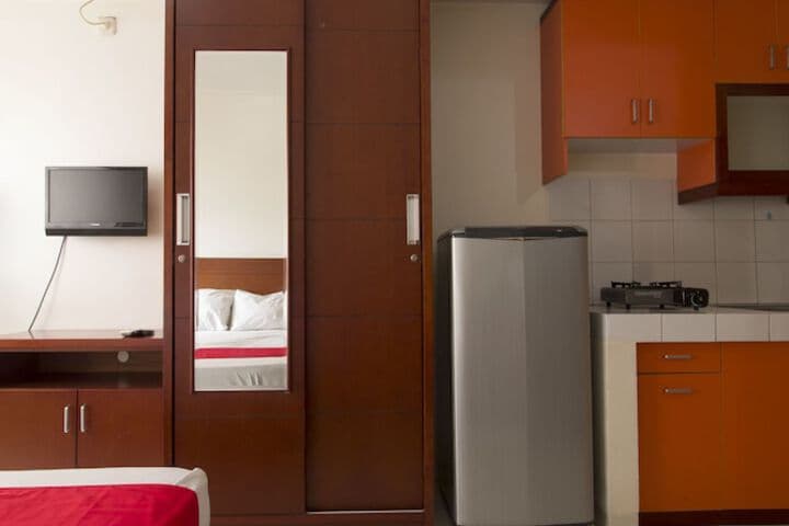 RedDoorz Apartment at Margonda Residence photo 4