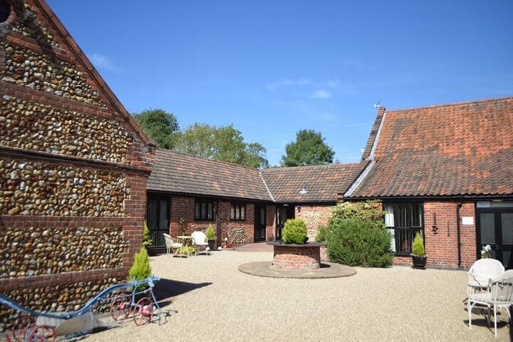 At the Farmhouse Hunters Hall photo 4