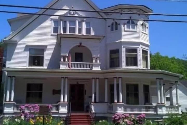 Victorian Charm Inn photo 2