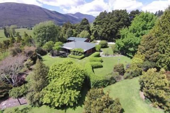 Golden Caves Bed & Breakfast photo 2