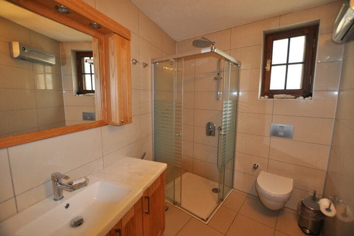 Ionia House photo 5