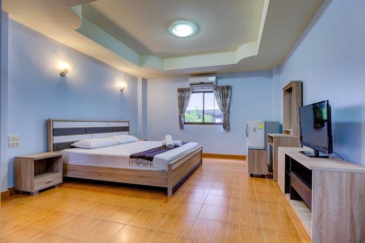 I-Rovers Sports Bar & Guesthouse photo 5