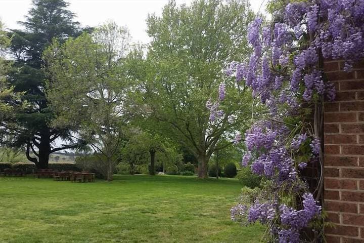 Petersons Armidale Winery & Guesthouse photo 2