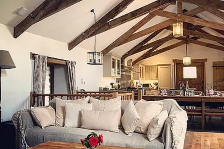 Burton Farmhouse photo 3