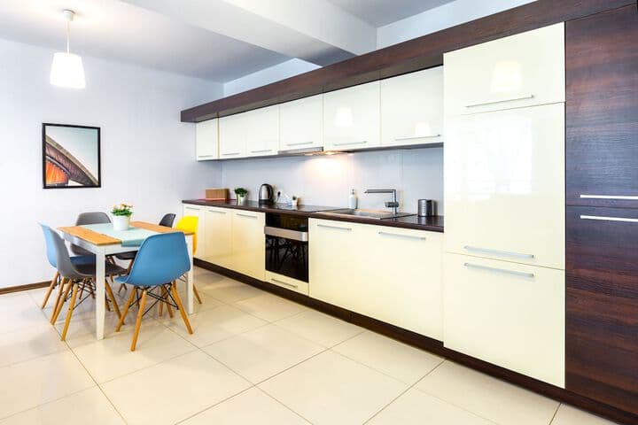 FriendHouse Apartments photo 5