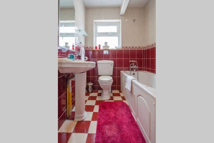 Woodfield House photo 5