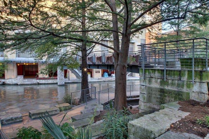 Drury Plaza Hotel San Antonio Riverwalk photo 2
