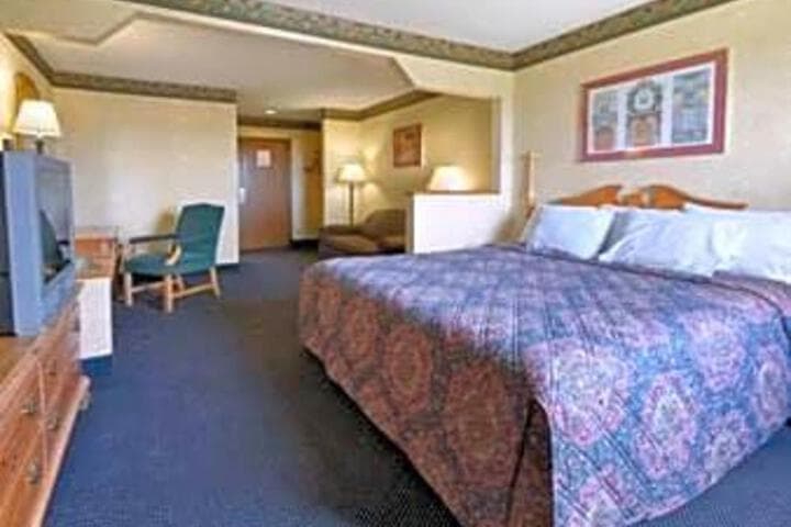 Days Inn & Suites by Wyndham Dundee photo 2
