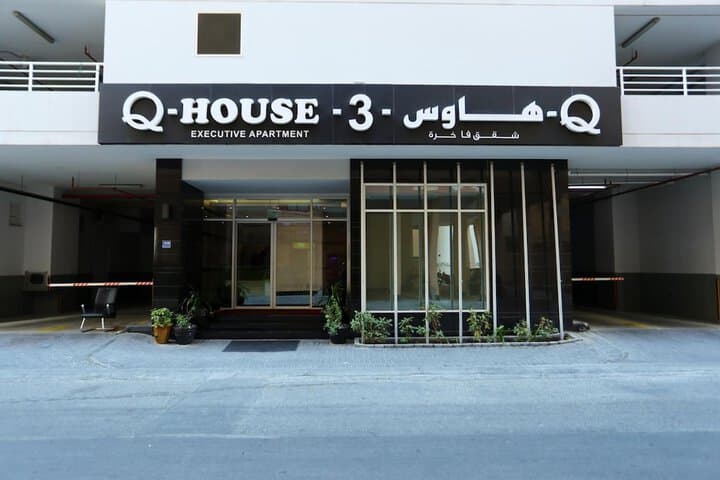 OYO 104 Q House 3 Apartments photo 2
