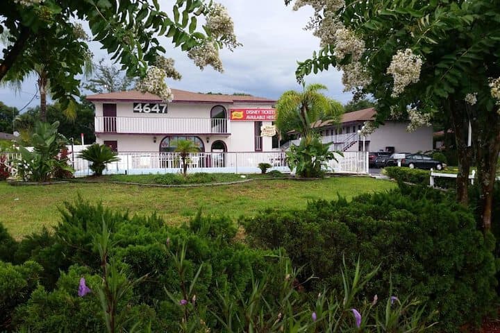 Maple Leaf Inn & Suites photo 4