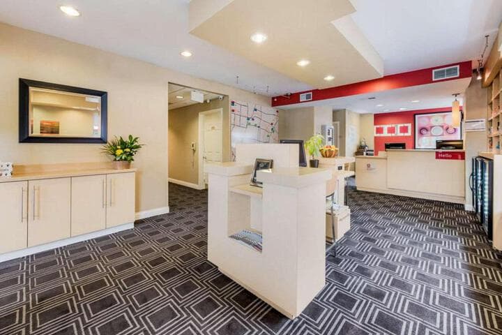 Birch Hills Suites Blue Ash photo 2