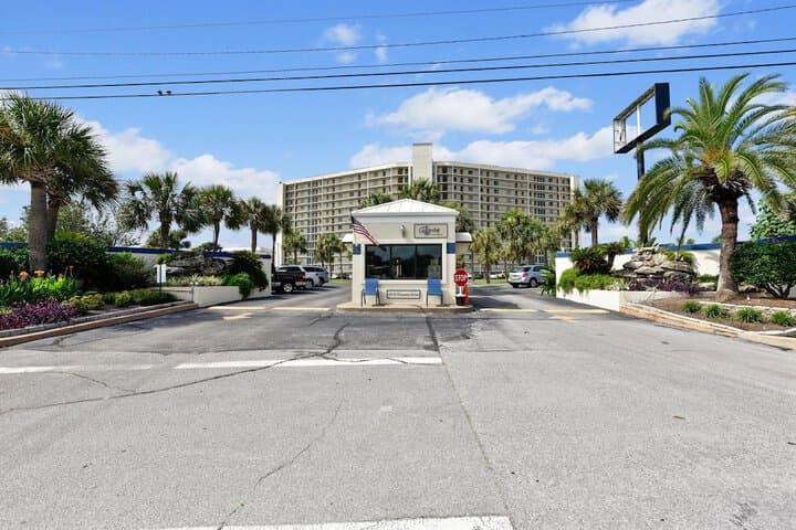 Commodore Resort by Book That Condo photo 3